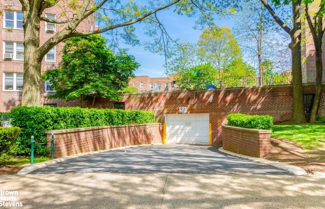 5645 Netherland Ave Apt 6A, New York City, NY 10471