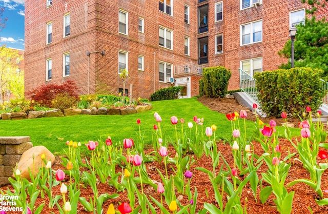 5645 Netherland Ave Apt 6A, New York City, NY 10471