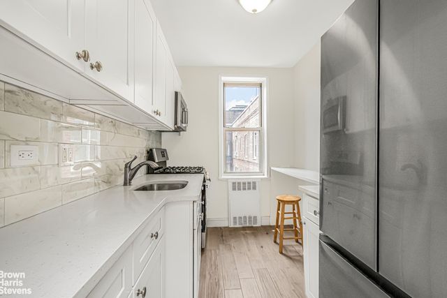 5645 Netherland Ave Apt 6A, New York City, NY 10471
