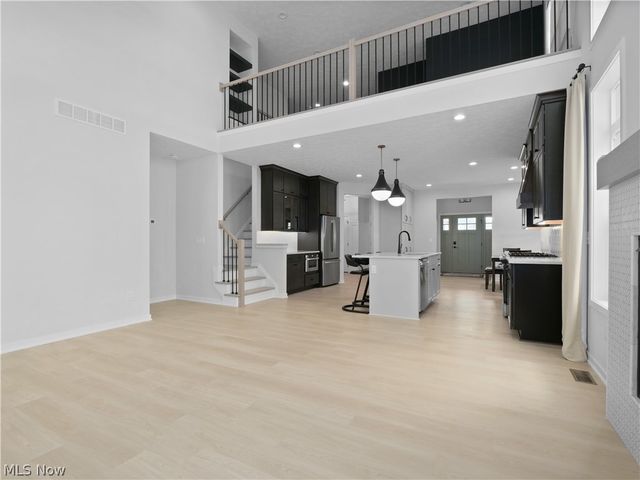 143 Town Centre Drive, Broadview Heights, OH 44147