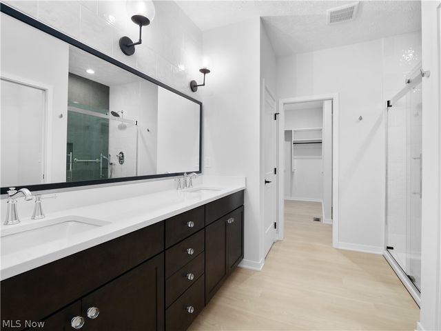 143 Town Centre Drive, Broadview Heights, OH 44147