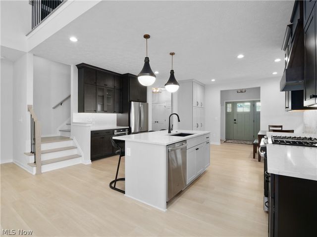 143 Town Centre Drive, Broadview Heights, OH 44147