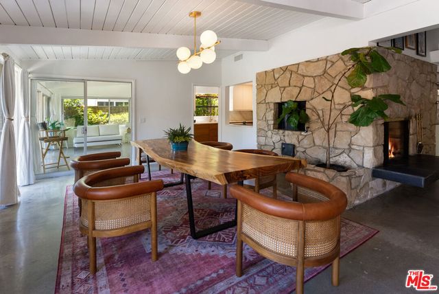 7211 Chelan Way, Los Angeles, CA 90068