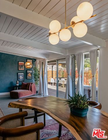 7211 Chelan Way, Los Angeles, CA 90068