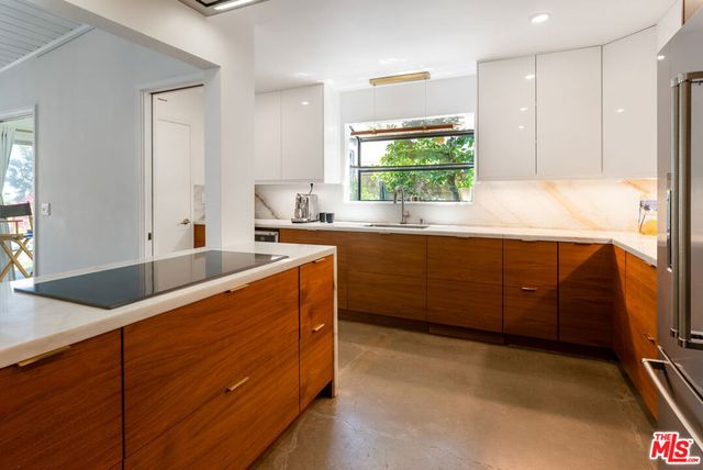 7211 Chelan Way, Los Angeles, CA 90068
