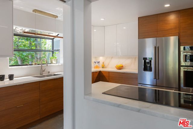 7211 Chelan Way, Los Angeles, CA 90068