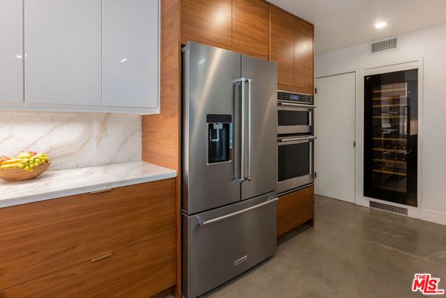 7211 Chelan Way, Los Angeles, CA 90068