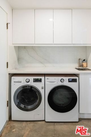 7211 Chelan Way, Los Angeles, CA 90068