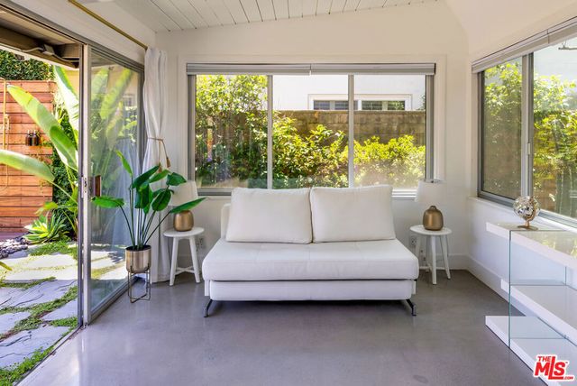 7211 Chelan Way, Los Angeles, CA 90068