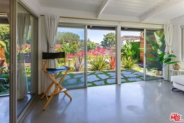 7211 Chelan Way, Los Angeles, CA 90068