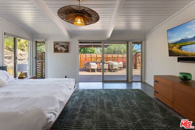 7211 Chelan Way, Los Angeles, CA 90068