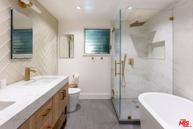 7211 Chelan Way, Los Angeles, CA 90068