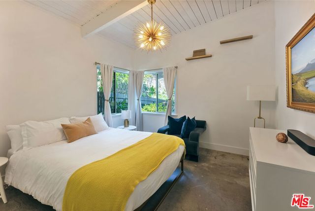 7211 Chelan Way, Los Angeles, CA 90068