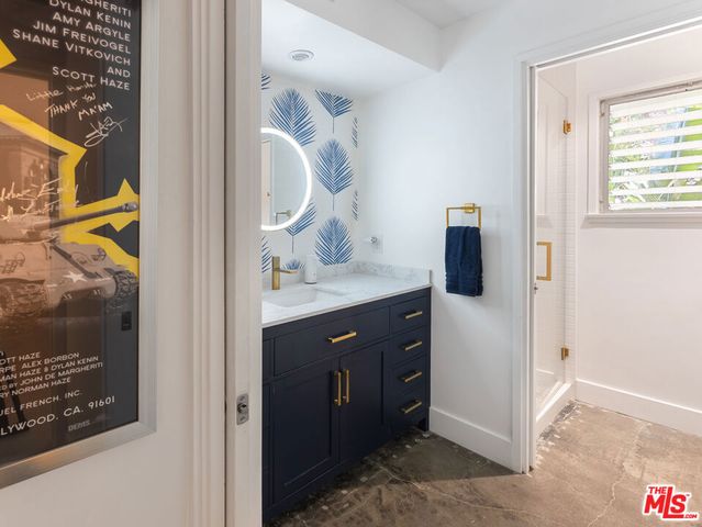 7211 Chelan Way, Los Angeles, CA 90068