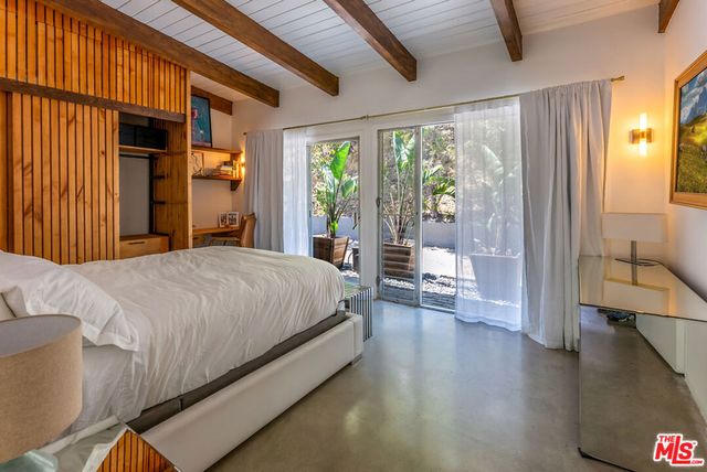 7211 Chelan Way, Los Angeles, CA 90068