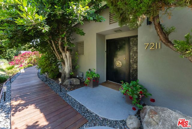 7211 Chelan Way, Los Angeles, CA 90068