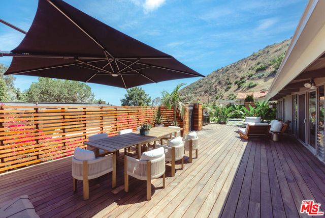 7211 Chelan Way, Los Angeles, CA 90068