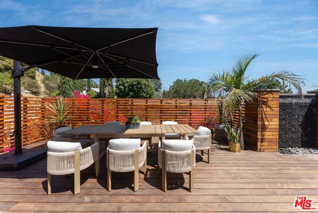 7211 Chelan Way, Los Angeles, CA 90068
