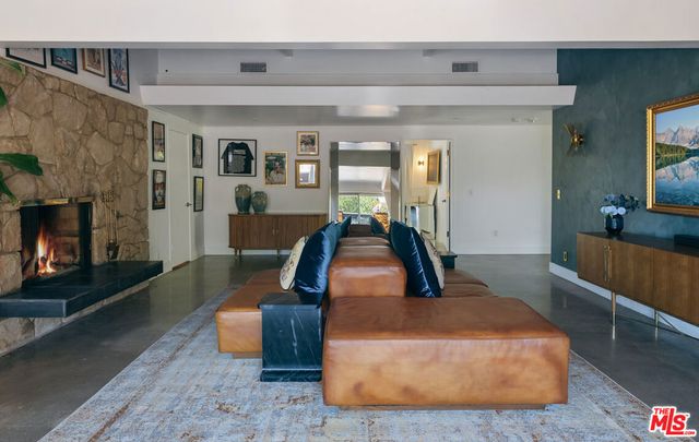 7211 Chelan Way, Los Angeles, CA 90068