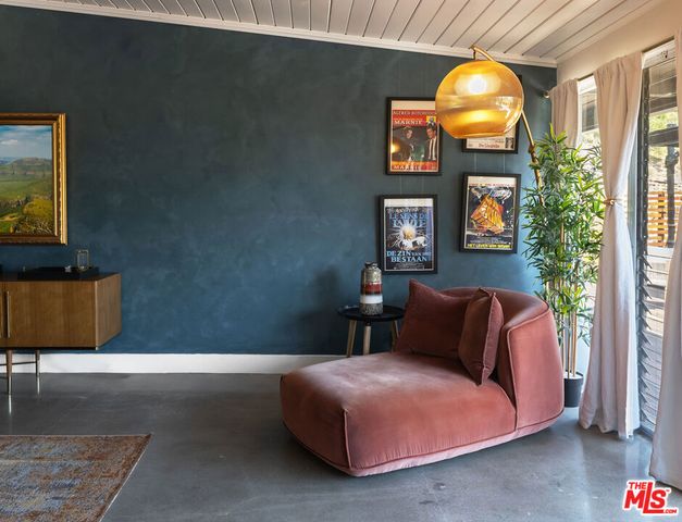 7211 Chelan Way, Los Angeles, CA 90068