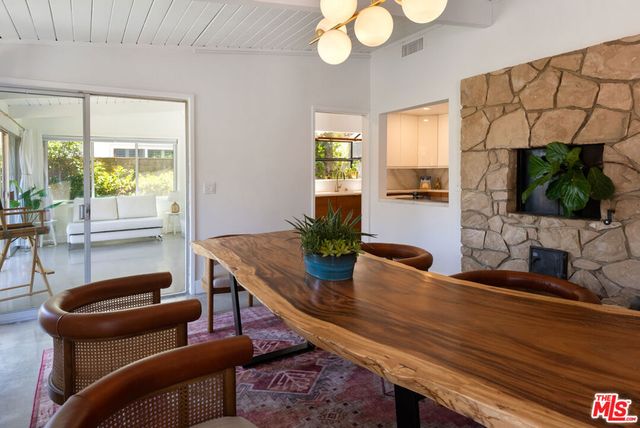 7211 Chelan Way, Los Angeles, CA 90068