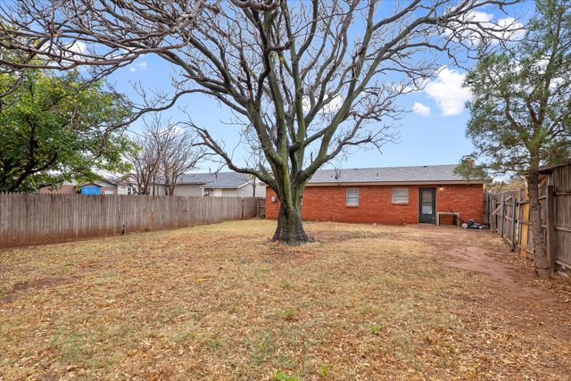 131 Elgin Avenue, Levelland, TX 79336