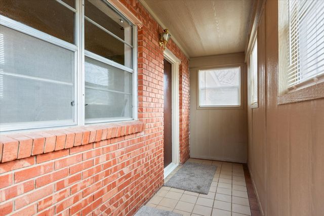 131 Elgin Avenue, Levelland, TX 79336