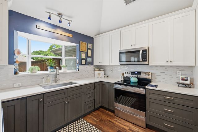 810 Sylvan Creek Drive, Lewisville, TX 75067