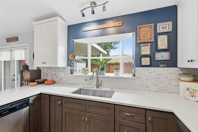 810 Sylvan Creek Drive, Lewisville, TX 75067