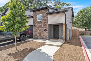 899 N Rupple Road, Fayetteville, AR 72704