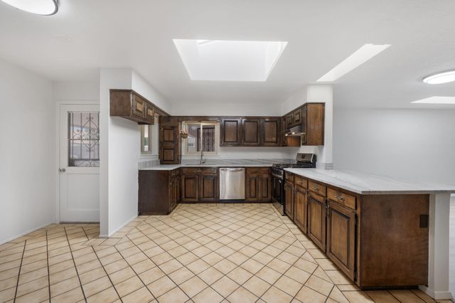 2718 Cagua Drive NE, Albuquerque, NM 87110