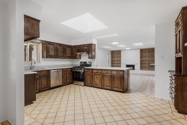 2718 Cagua Drive NE, Albuquerque, NM 87110