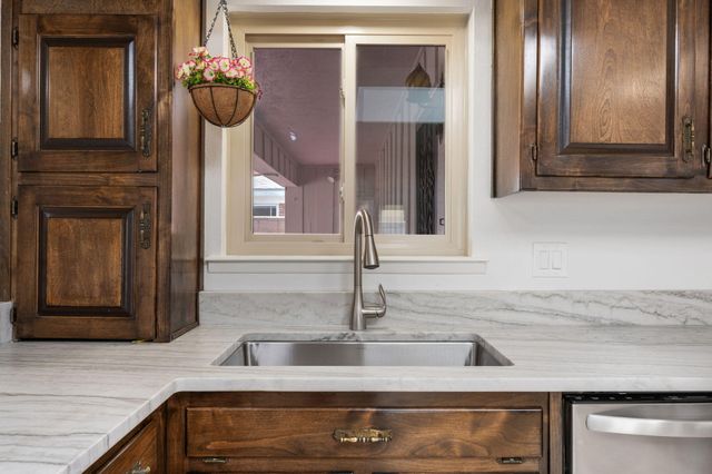 2718 Cagua Drive NE, Albuquerque, NM 87110