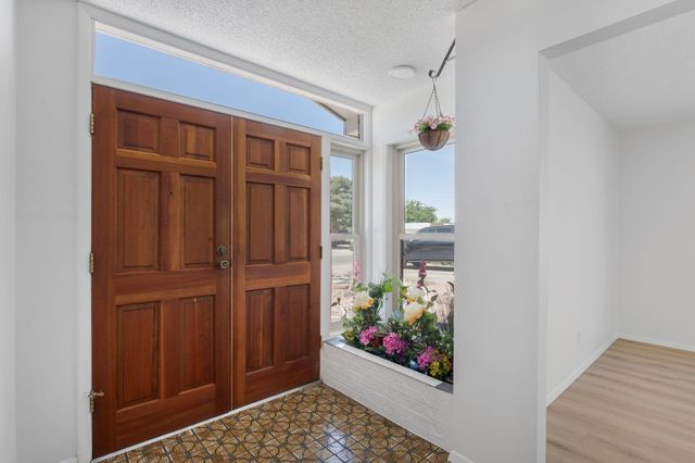 2718 Cagua Drive NE, Albuquerque, NM 87110