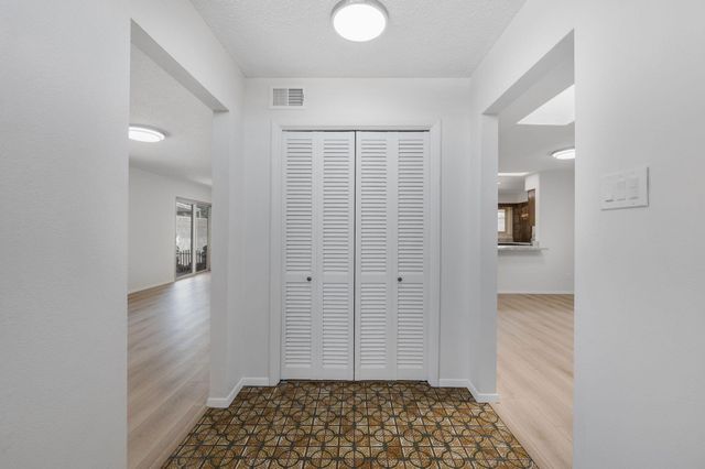 2718 Cagua Drive NE, Albuquerque, NM 87110