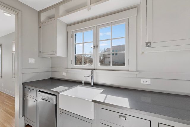 323 High Street SE, Albuquerque, NM 87102