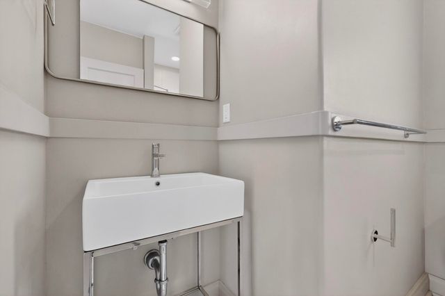 323 High Street SE, Albuquerque, NM 87102