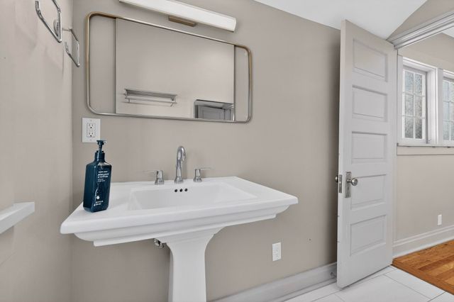 323 High Street SE, Albuquerque, NM 87102