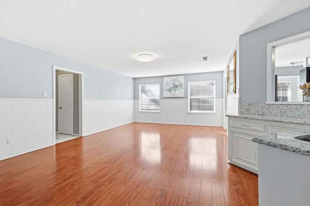 2206 Oak Forest Court, Arlington, TX 76012