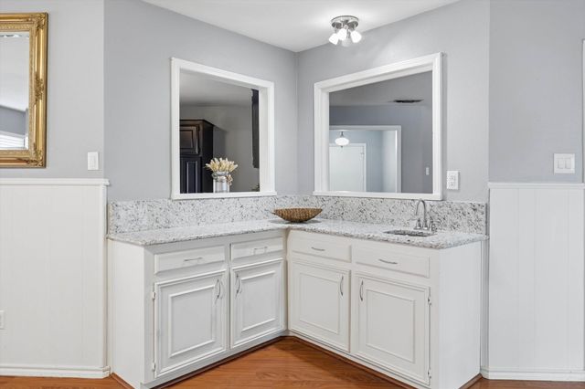 2206 Oak Forest Court, Arlington, TX 76012