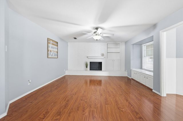 2206 Oak Forest Court, Arlington, TX 76012