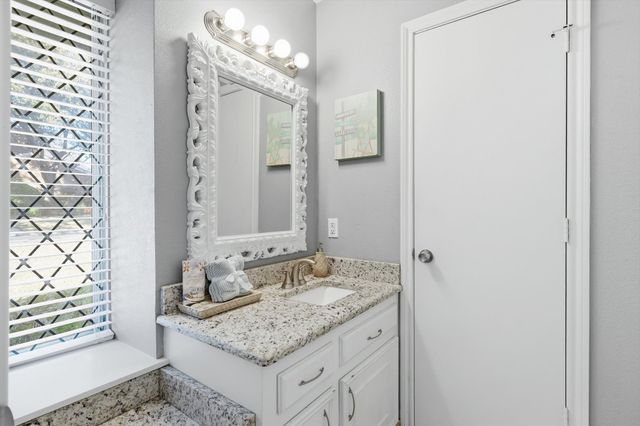 2206 Oak Forest Court, Arlington, TX 76012