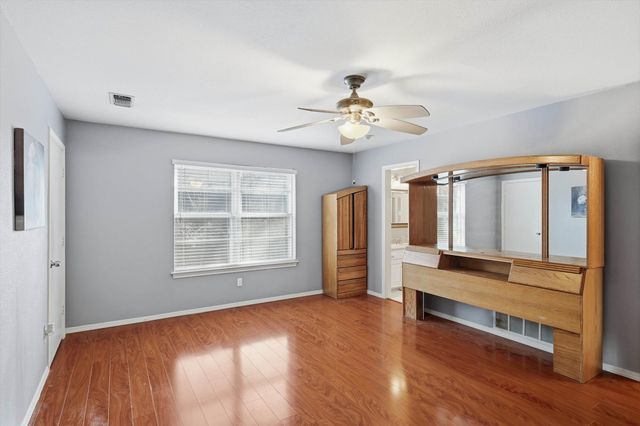 2206 Oak Forest Court, Arlington, TX 76012