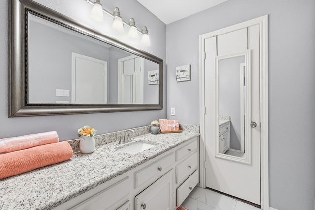 2206 Oak Forest Court, Arlington, TX 76012