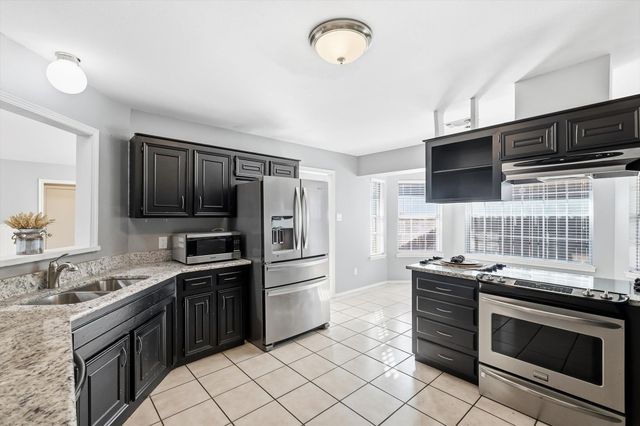 2206 Oak Forest Court, Arlington, TX 76012