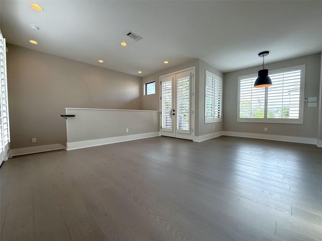 1015 E 27th Street B, Houston, TX 77009