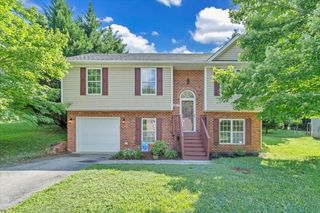 2417 Deerfield CT, Roanoke, VA 24014