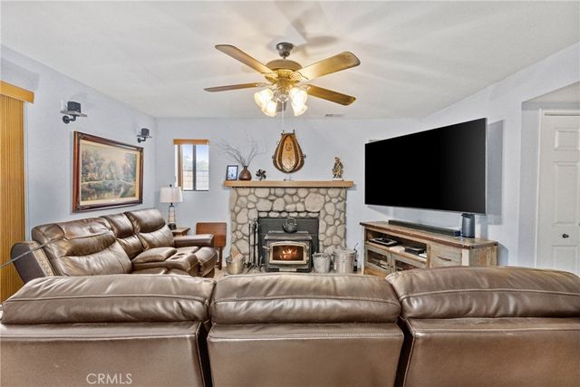 869 Fillmore Court, Hemet, CA 92543