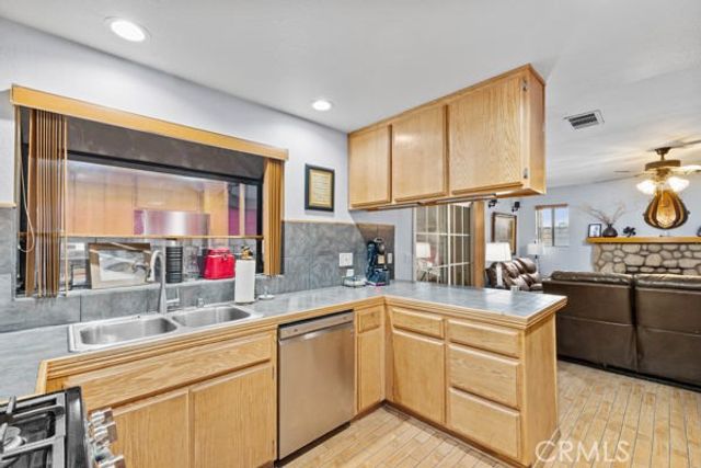 869 Fillmore Court, Hemet, CA 92543