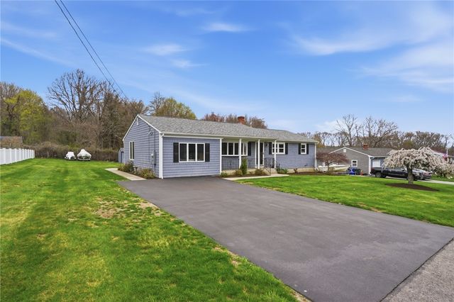 49 Roosevelt Drive, Bristol, RI 02809